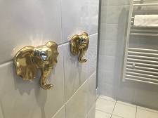 112 baños percheros elefante