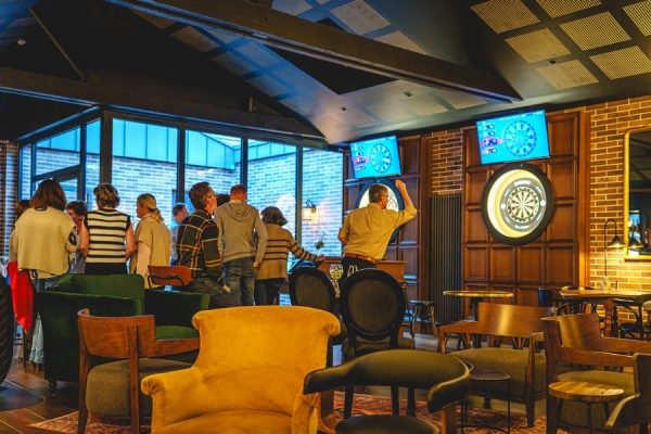 Salle du London Fizz et sa verrière – Le Londres, hôtel à Saumur
