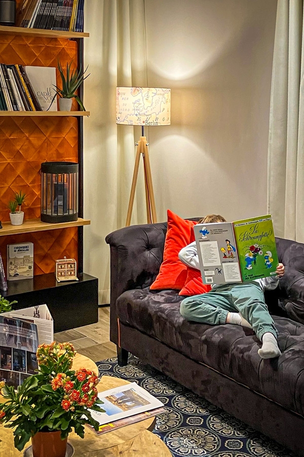 Coin lecture et ses 600 bandes dessinées – Le Londres, hôtel à Saumur