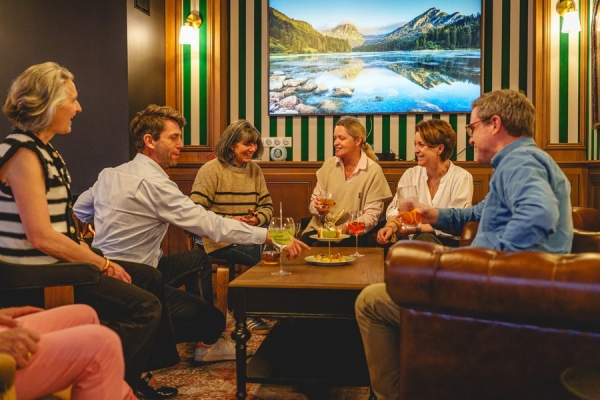Apéritif entre amis au London Fizz – Le Londres, hôtel à Saumur
