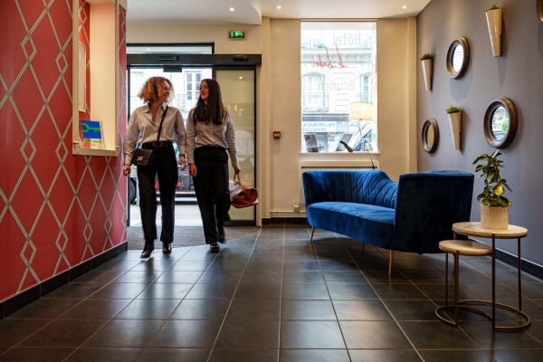 Hall de l’hôtel et son salon bleu – Le Londres, hôtel à Saumur