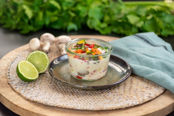 Lieu à la thaï au lait de coco et petits légumes – bocal BOCO servi en room service au Londres, Saumur